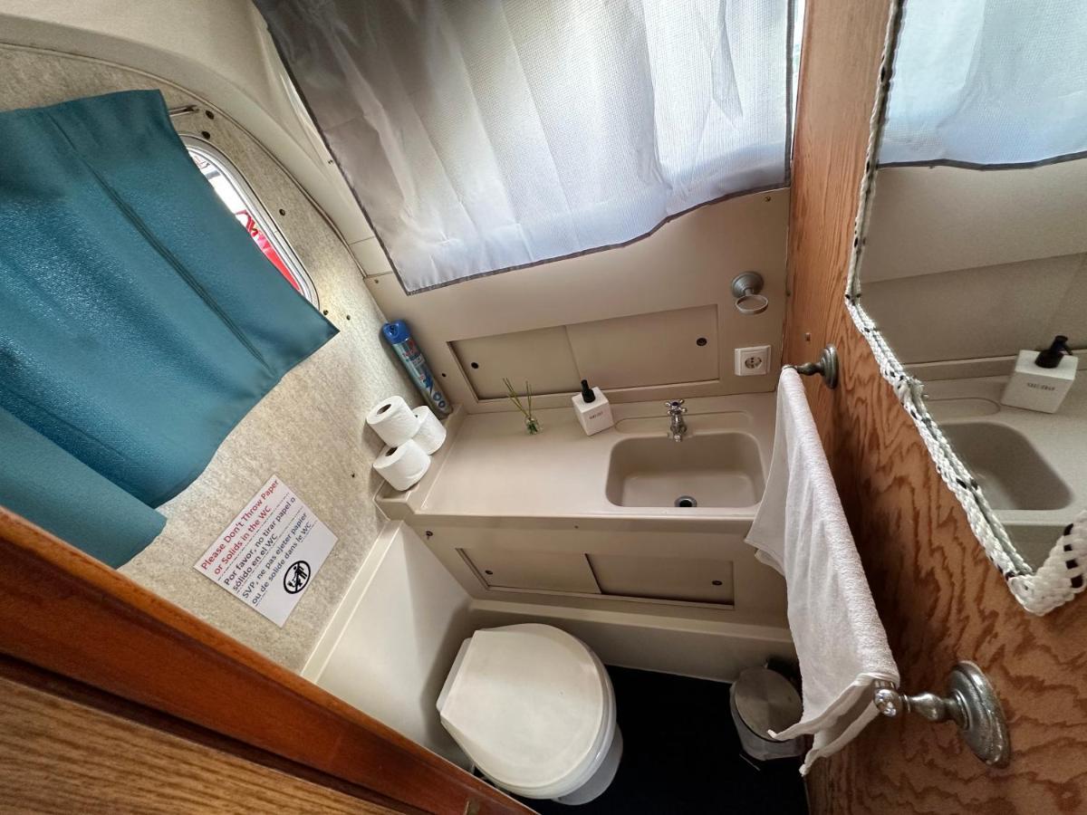 Hotel !!Boat With Ac In Port Forum 2 Bikes Included!! Sant Adria de Besos Exteriér fotografie